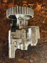 Load image into Gallery viewer, 150 200 hp Yamaha CAMSHAFT ASSY air compressor 68F-12170-00-00 68F-12170-10-00 two stroke HPDI 2000-2003 also 175 hp 2001-200