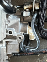 Cargar imagen en el visor de la galería, f 150 hp Yamaha VST 63P-14180-00-00 FLOAT CHAMBER & 63P-13907-01-00 FUEL PUMP tested FOUR STROKE 2005 nla, super #s: 63P-1418