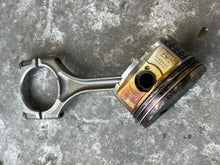 Cargar imagen en el visor de la galería, BF 225 200 hp Honda PISTON 13101-ZY3-A00 PIN 13111-PEA-000 CONNECTING ROD 13210-R70-A00 four stroke 2006-later