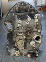 Charger l'image dans la galerie, BF 115 130 hp Honda Cylinder Block w rotating assy 1997 Four stroke