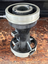 Charger l'image dans la galerie, 90 - 225 hp Johnson Evinrude PROP BEARING CARRIER 5000363 lower unit Two Stroke v4 v6