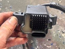 Charger l'image dans la galerie, 135 115 125 200 250 90 80 75 hp Mercury DFI optimax IGNITION COIL 883778 8M0077473 8M0077471 5-pin two stroke - some EFI comp