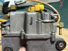 Cargar imagen en el visor de la galería, 60 hp Mercury vst VAPOR SEPARATOR & fuel pump 883202T02 TESTED & 883257T 1 Regulator Four Stroke EFI 30 40 50 hp compatible