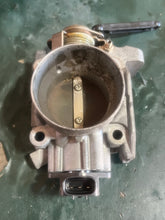 Load image into Gallery viewer, DF 115 100 140 hp Suzuki THROTTLE BODY ASSY 13300-92J00, THROTTLE ROD NO.2 19130-92J00 four stroke 2013