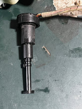 Charger l'image dans la galerie, 115 130 hp Yamaha OIL TANK 6E5-21750-05-00 OIL LEVEL GAUGE 6G7-85730-03-00 two stroke 1990-2001