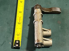 Cargar imagen en el visor de la galería, sold june2026—-f 115 75 80 90 100 hp Yamaha LEVER FUEL CHANGE LEVER 67F-24575-00-00, FUEL SHAFT 68V-24495-00-00, BRACKET FUEL