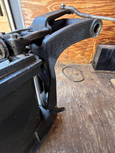 Cargar imagen en el visor de la galería, 90 hp Mercury MIDSECTION DRIVESHAFT HOUSING 8974A11 SWIVEL 1499-8710A4 8710A17 8710A20 8M0102865 STEERING ARM PIN 12079A3 120
