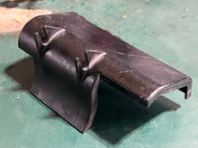 Load image into Gallery viewer, 90 115 150 175 200 hp Johnson Evinrude MOTOR CABLE BRACKET 340125 335571 two stroke v4 v6