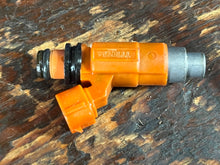 Cargar imagen en el visor de la galería, DF 115 140 hp Suzuki FUEL INJECTOR genuine 15710-65D00 Four Stroke 2002-2012 some compatibility 90 100 hp TESTED