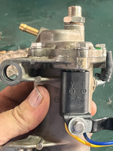 Cargar imagen en el visor de la galería, 50 40 hp Tohatsu Nissan FFP FUEL FEED PUMP for vst 3T5043100 two stroke 2002-2018 some 70 90 hp compatibility