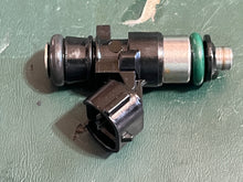 Cargar imagen en el visor de la galería, f 225 250 300 350 hp Yamaha FUEL INJECTOR 6AW-13761-01-00 EAT311 four stroke 2022-2024 cleaned-tested