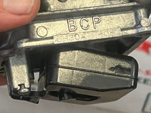 Charger l'image dans la galerie, 70 hp Yamaha CARBURETOR 3 bottom 6H3-14303-0A-00 TWO STROKE 1992-2003