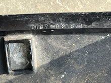 Cargar imagen en el visor de la galería, 90 hp Mercury bottom cowl lower side covers Two Stroke CARBURETED MOTORS ONLY 2188-821874-1 2188-821873-1