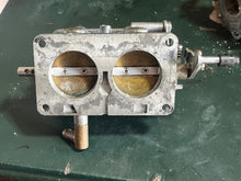 Load image into Gallery viewer, 115 hp Yamaha CARBURETOR 2 bottom 6E5-14302-03-00 BODY ONLY two stroke 1984-1985