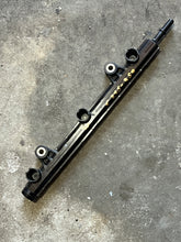 Charger l'image dans la galerie, f 225 250 300 350 hp Yamaha FUEL INJECTOR DELIVERY PIPE 2 6CB-13171-11-00 four stroke 2022-2024