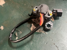 Charger l'image dans la galerie, 150 175 200 225 250 hp Yamaha Throttle Sensor & bracket TPS 6R5-85885-01-00 TWO STROKE