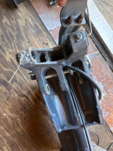 Load image into Gallery viewer, f 60 50 hp Yamaha 20” long MIDSECTION SWIVEL 6C5-43311-01-8D STEERING BRACKET 69W-42510-01-8D EXHAUST 6C5-41137-02-CA UPPER C