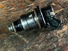 Load image into Gallery viewer, 135 150 175 hp Mercury FUEL INJECTOR 804841 two stroke Optimax compatible 110-200hp