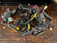 Cargar imagen en el visor de la galería, f 225 200 hp Yamaha engine WIRE HARNESS 69J-8259N-11-00 69J-82590-51-00 four stroke 2003-2005 crossover Mercury 888330A1