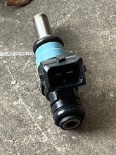 Charger l'image dans la galerie, 350 hp Mercury VERADO FUEL INJECTOR 842915T01 four stroke