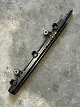 Charger l'image dans la galerie, f 225 250 300 350 hp Yamaha FUEL INJECTOR DELIVERY PIPE 2 6CB-13171-11-00 four stroke 2022-2024