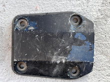 Charger l'image dans la galerie, 90 - 225 hp Johnson Evinrude 37773 0338741 lower engine mount covers v4 v6 TWO STROKE 1993-2000