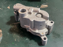 Cargar imagen en el visor de la galería, DF 225 200 250 hp Suzuki OIL PUMP ASSY 16400-93J01 with SPROCKET 12632-93J11 four stroke 2004-2011