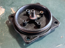 Cargar imagen en el visor de la galería, Evinrude FUEL VAPOR SEPARATOR TOP two stroke Small Needle version