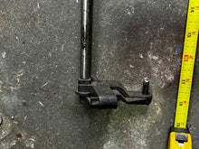 Cargar imagen en el visor de la galería, 150 175 hp Evinrude THROTTLE SHAFT ARM ASSY two stroke OIS 1991-2006 0335548 THROTTLE ARM SHAFT 335595 THROTTLE LINK, 0335543