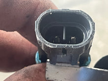Load image into Gallery viewer, 350 hp Mercury Verado OIL TEMPERATURE SENSOR 8M0010146 four stroke 135 - 350 hp