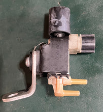 Charger l'image dans la galerie, BF 225 175 200 250 hp Honda AIR BYPASS VALVE 36163-ZY3-003 four stroke 2002-up