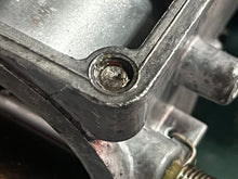 Charger l'image dans la galerie, 115 hp Yamaha CARBURETOR UPPER 6E5-14301-03-00 6e503 two stroke 1984 - one broken screw in 1 of 4 carb bowl screws