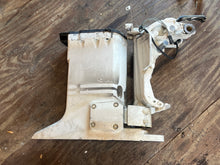 Cargar imagen en el visor de la galería, sale underway may2026—-150 200 hp Evinrude E-tec 20” MIDSECTION SWIVEL 0434691 STEERING ARM 5001766 5009614 EXHAUST HOUSING 0