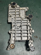 Load image into Gallery viewer, 150 - 250 hp Yamaha HPDI (2) 60V-8591B-00-00 INJECTOR DRIVER ASSY 60V-85542-00-94 BRACKET two stroke 2003-2011