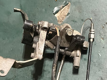 Charger l'image dans la galerie, DF 30 25 hp Suzuki SHIFT ROD (S & L) 25111-94L00 CLUTCH SHAFT LEVER 21210-94L00 ROD 23211-94L00 HOLDER 21151-94L00 four strok