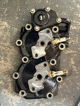 Charger l'image dans la galerie, 30 25 15 hp Evinrude E-tec CYLINDER HEAD 0355133 two stroke 2017 AA AB AF