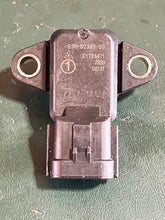 Load image into Gallery viewer, f 150 hp Yamaha map PRESSURE SENSOR intake 63P-83688-00-00 68F-83688-10-00 four stroke 2012-2025 some 75 90 115 200