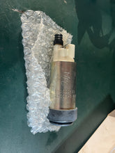 Cargar imagen en el visor de la galería, 75 90 115 200 -300 hp Mercury 888733T02 BOOST PUMP two stroke DFI optimax OEM