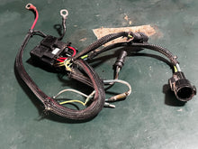 Load image into Gallery viewer, 200 225 250 hp Johnson Evinrude TILT TRIM RELAY & CABLE ASSY 0586228 0586251 two stroke 1998-2002