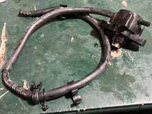 Cargar imagen en el visor de la galería, DF 200 hp Suzuki FUEL PUMP 15100-96J01 four stroke 2020-2024 HOSES 15193-96J11 15194-96J11