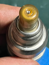 Cargar imagen en el visor de la galería, DF 60 70 hp Suzuki FUEL INJECTOR 15710-99E00 four stroke 1998-2009