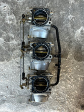 Charger l'image dans la galerie, 85 hp Yamaha CARBURETOR SET 688-14301-08-00 688-14302 688-14303 two stroke commerical 1992-1996