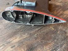 Cargar imagen en el visor de la galería, 150 155 hp Johnson & Evinrude 20” MIDSECTION HOUSING 0332744 SWIVEL 0432708 STEERING ARM 0392519 two stroke CROSSFLOW 1987-19