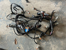 Load image into Gallery viewer, 175 150 135 hp Ficht Evinrude ENGINE HARNESS wiring 0586717 two stroke 2002-2006