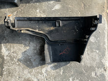 Cargar imagen en el visor de la galería, 90 hp Mercury bottom cowl lower side covers Two Stroke CARBURETED MOTORS ONLY 2188-821874-1 2188-821873-1