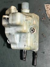 Charger l'image dans la galerie, 115 130 hp Yamaha OIL TANK 6E5-21750-05-00 OIL LEVEL GAUGE 6G7-85730-03-00 two stroke 1990-2001