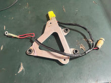 Charger l'image dans la galerie, 25 30 hp Mercury EFI Fuse CABLE ASSEMBLY 898101077 FUSE-20 AMP 853814002 bracket 898101050 four stroke