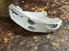 Cargar imagen en el visor de la galería, 50 40 hp Johnson Evinrude LOWER motor MOUNT COVER Port 332419 two stroke 1989