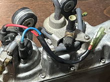 Cargar imagen en el visor de la galería, 250 225 200 hp Yamaha OX66 vst FLOAT CHAMBER W TOP 66K-14980-00-00 & FUEL PUMP 67H-13907-00-00 Two Stroke v6 1999-2010
