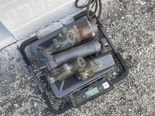 Load image into Gallery viewer, 115 130 150 175 200 hp Yamaha ptt POWER TRIM & TILT UNIT two-wire 6G5-43800-05-4D two stroke 1994-1996 no broken bolts good m